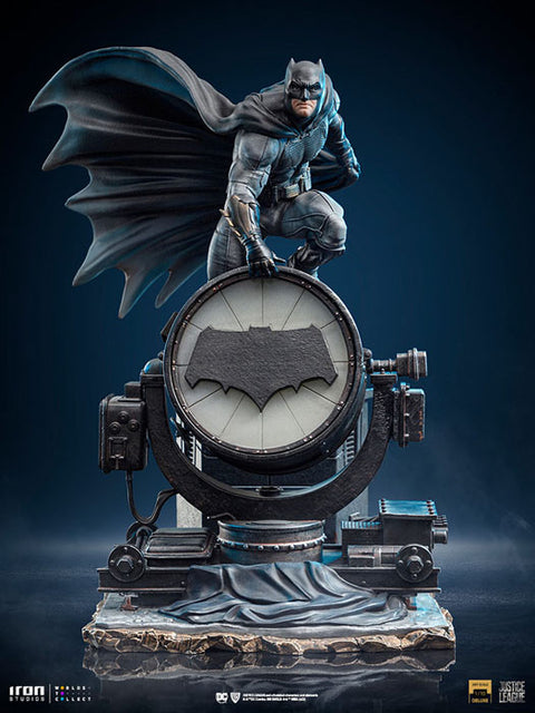 Batman On Batsignal Deluxe 1/10 Scale