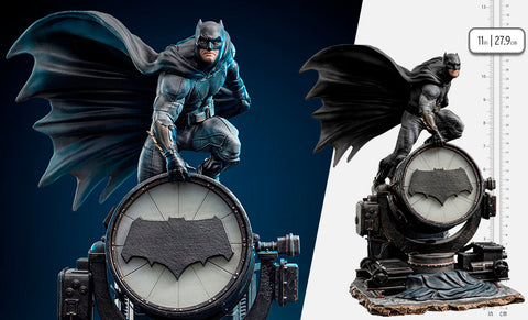 Batman On Batsignal Deluxe 1/10 Scale